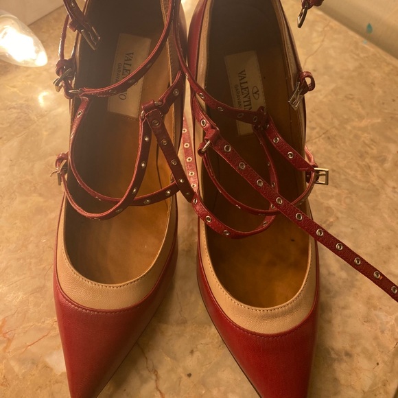 Shoe - Picture 2 of 2